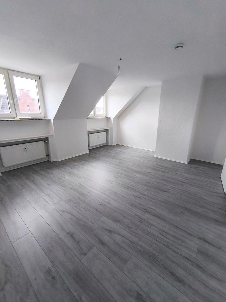 Thumbnail-Renovierte 3 Zimmer Wohnung ab sofort verfügbar