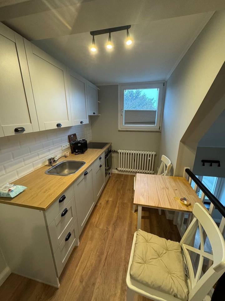 Thumbnail-Gemütliche möblierte Altbau-Dachgeschosswohnung in zentraler Lage