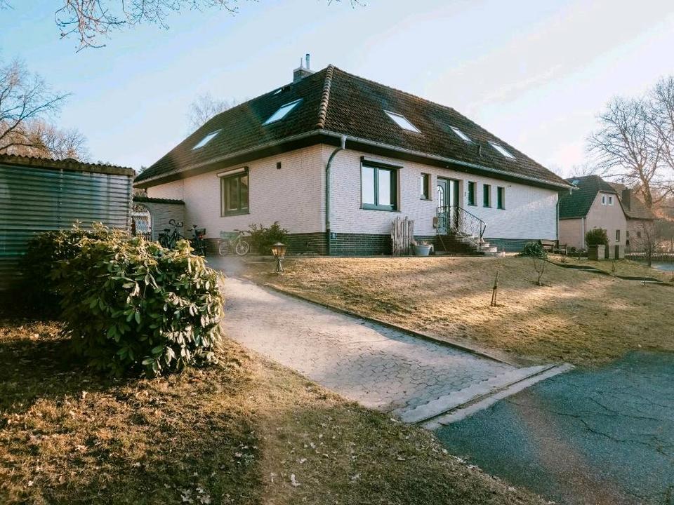 Thumbnail-großes Einfamilienhaus mit Ferienwohnung und großem Garten