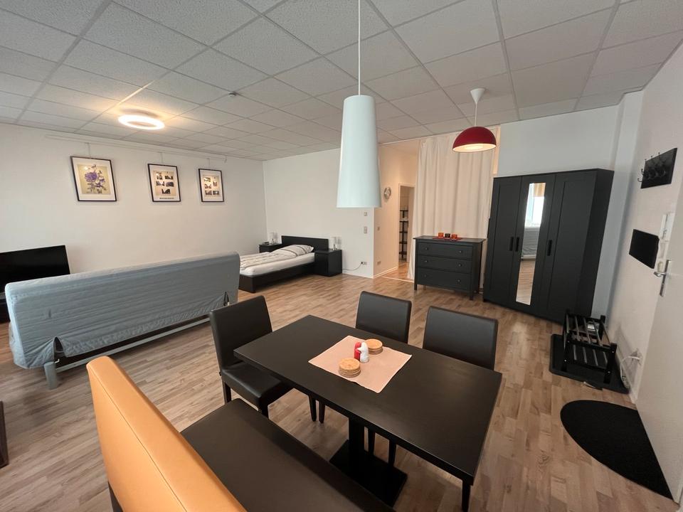 Thumbnail-Großzügige möblierte Einraumwohnung, Kurzzeitmiete möglich