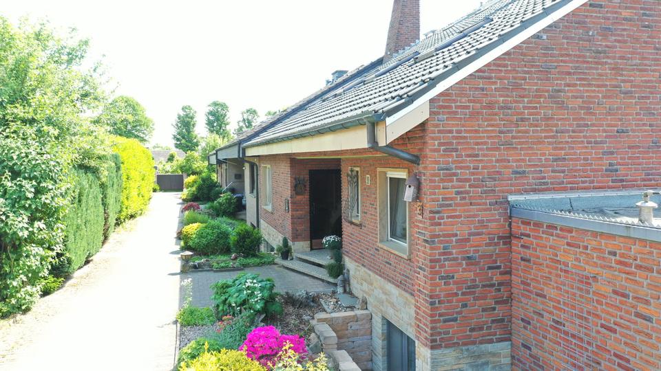 Thumbnail-Einfamilienhaus mit Anliegerwohnung