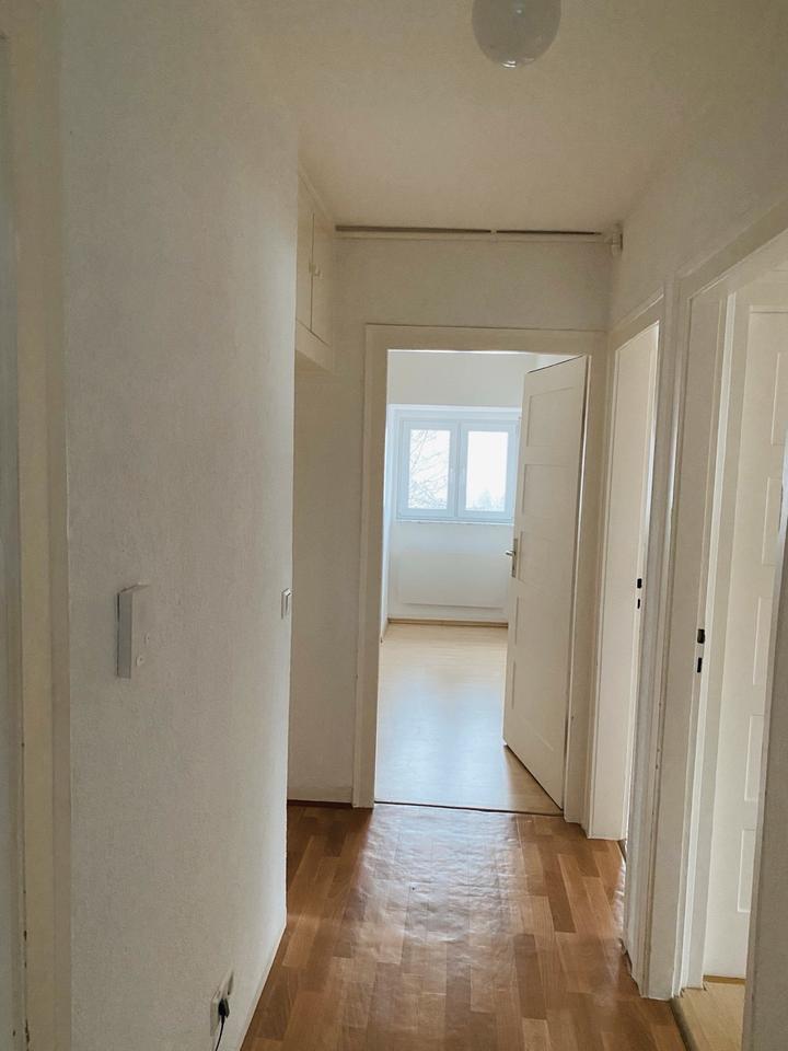 Thumbnail-3-Zi.-DG-Wohnung mit Aussicht über Stuttgart, Garten & EBK