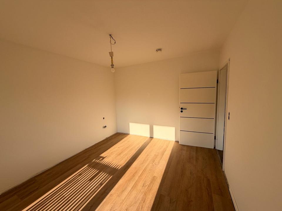 Thumbnail-Frisch renovierte 3ZKB Erdgeschosswohnung mit Balkon