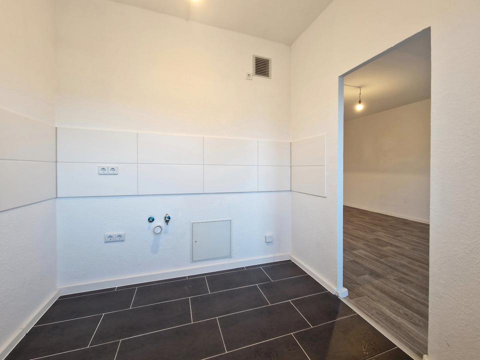 Thumbnail-Das 2 x 2 in DD-Gorbitz! 2-Zimmer-Wohnung in der 2. Etage! Wir renovieren!