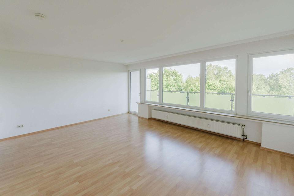 Thumbnail-Helle 1,5-Zimmer Wohnung mit Balkon, Schwimmbad und Sauna