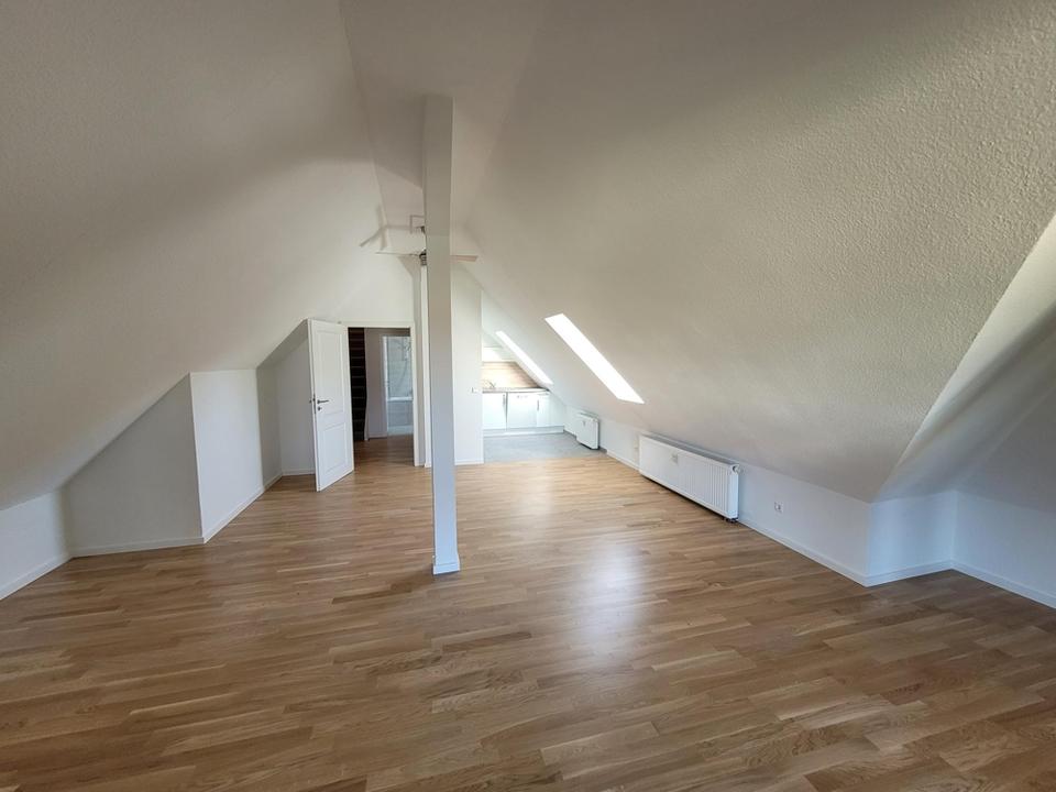 Thumbnail- FRISCH SANIERT - EBK - Blick ins Grüne - (befristeter MV) 