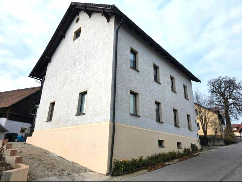 Thumbnail-Großes Haus mit drei Wohneinheiten in ruhiger Lage|Teunz