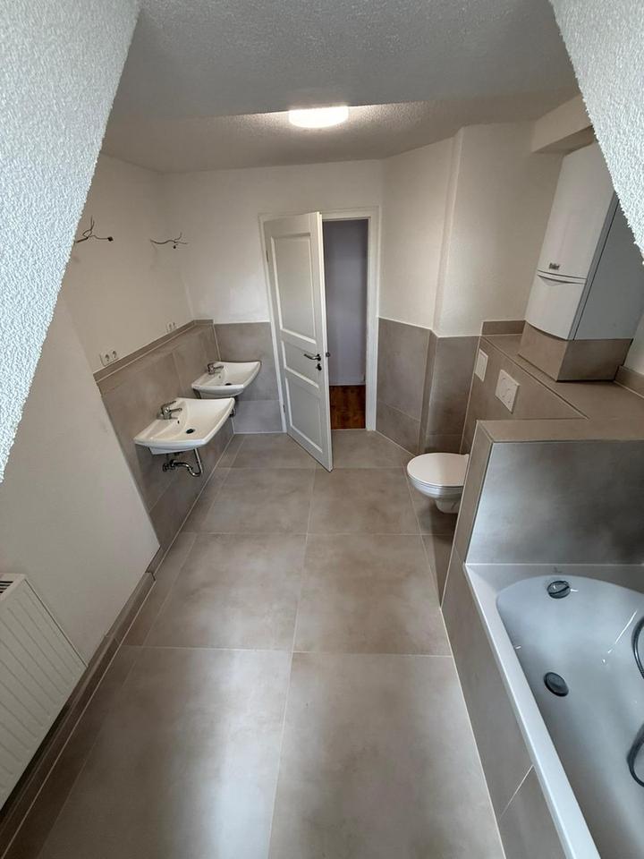 Thumbnail-Frisch renovierte 6-Zimmer-Wohnung in Kassel Kirchditmold – ideal auch als WG-Gründung!