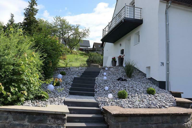 Thumbnail-Charmantes Einfamilienhaus in ruhiger Hanglage zu verkaufen