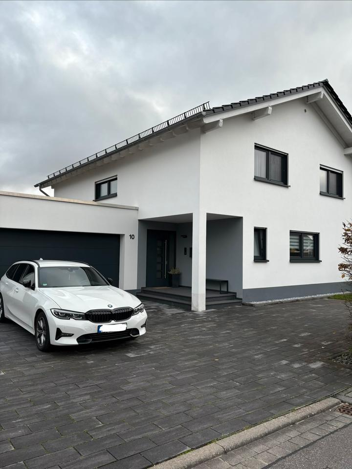 Thumbnail-Einfamilienhaus mit Doppelgarage und großem Garten