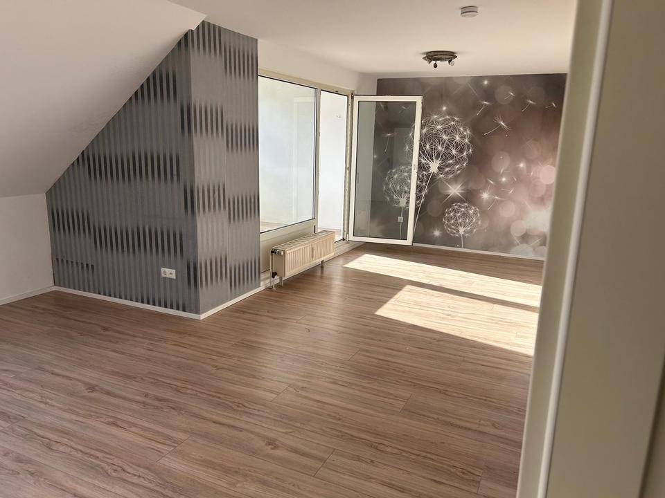Thumbnail-Helle, moderne Dachgeschosswohnung in Bornheim-Waldorf