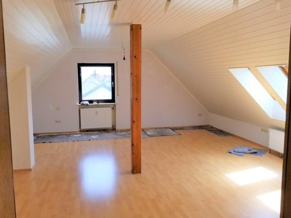 Thumbnail-ER-Hüttendorf: Hübsche, gemütliche 1 ZW unterm Dach