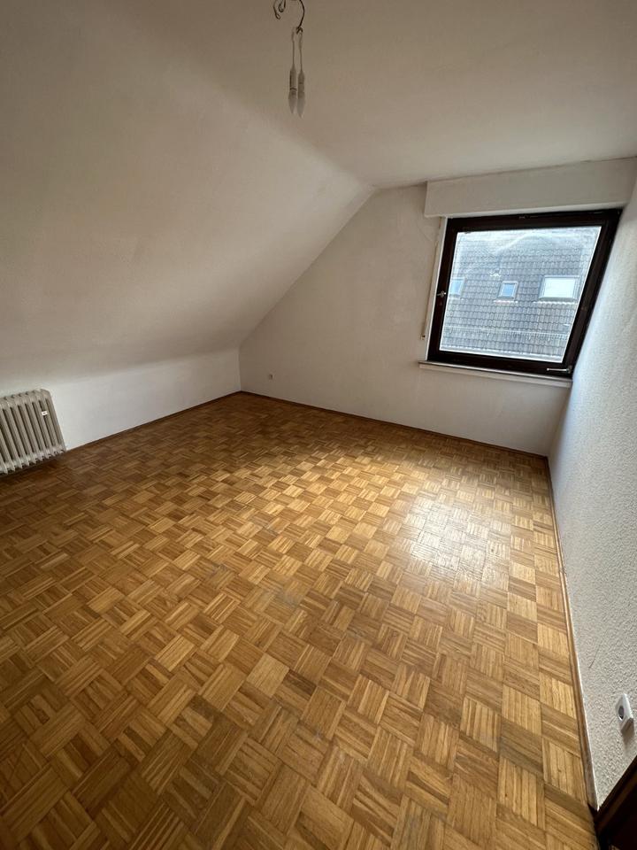 Thumbnail-3-Zimmer-Wohnung im Dachgeschoss zu Vermieten in Porz Ensen