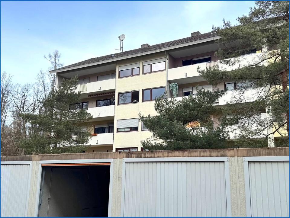 Thumbnail-Modernisierte 3 Zi.-Wohnung im 3. OG mit Balkon und Garage in ruhiger Waldrandlage!