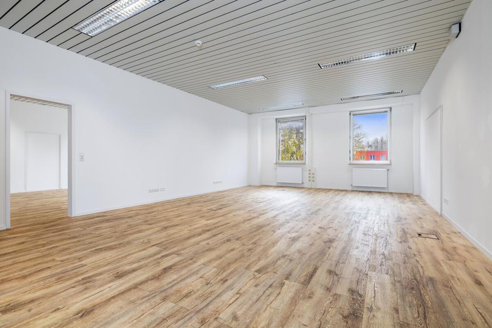 Thumbnail-PROVISIONSFREI | Helle und große 2-Raum-Bürofläche (124 m²) | 2 Stellplätze | Neusäß