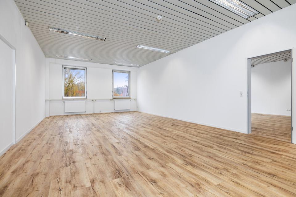 Thumbnail-PROVISIONSFREI | Helle 5-Raum-Bürofläche (188 m²) | 5 Stellplätze | Neusäß
