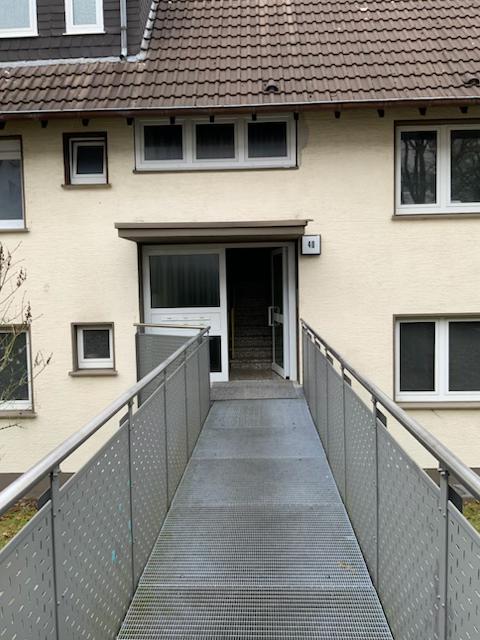 Thumbnail-Moderne 2,5 Zimmer-Wohnung mit Einbauküche, Diele, Bad und Balkon zu vermieten