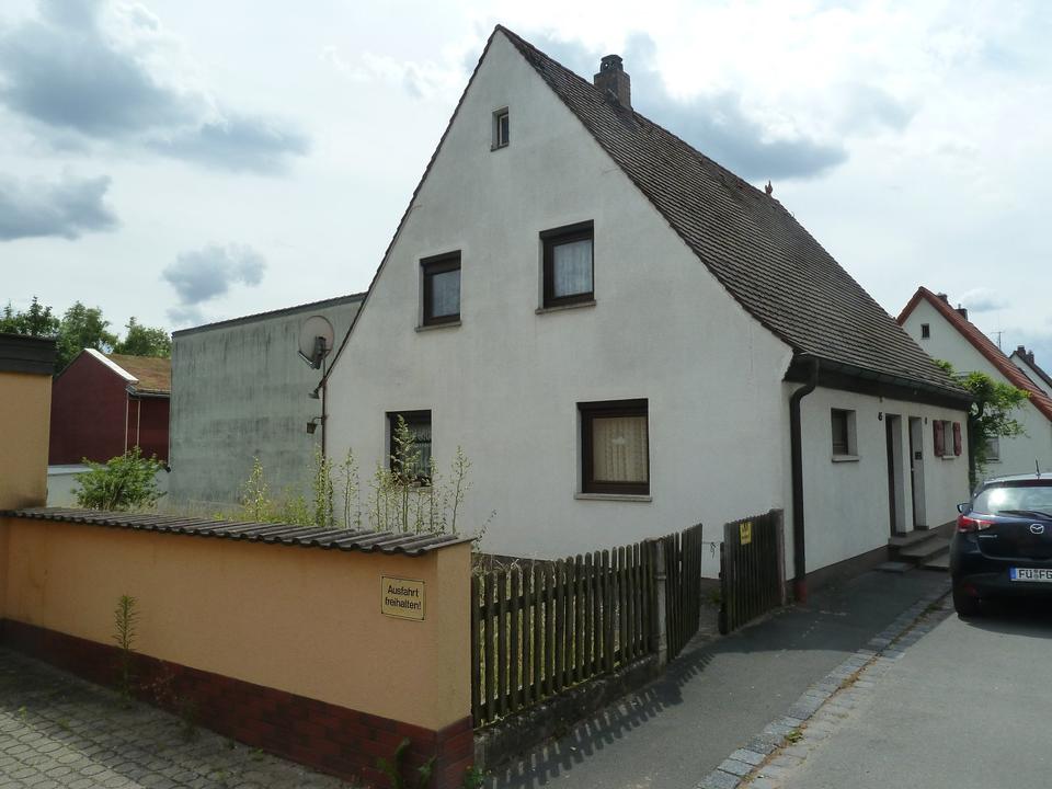 Thumbnail-Grundstück in zentraler ruhiger Lage m. Altbestand DHH renovierun