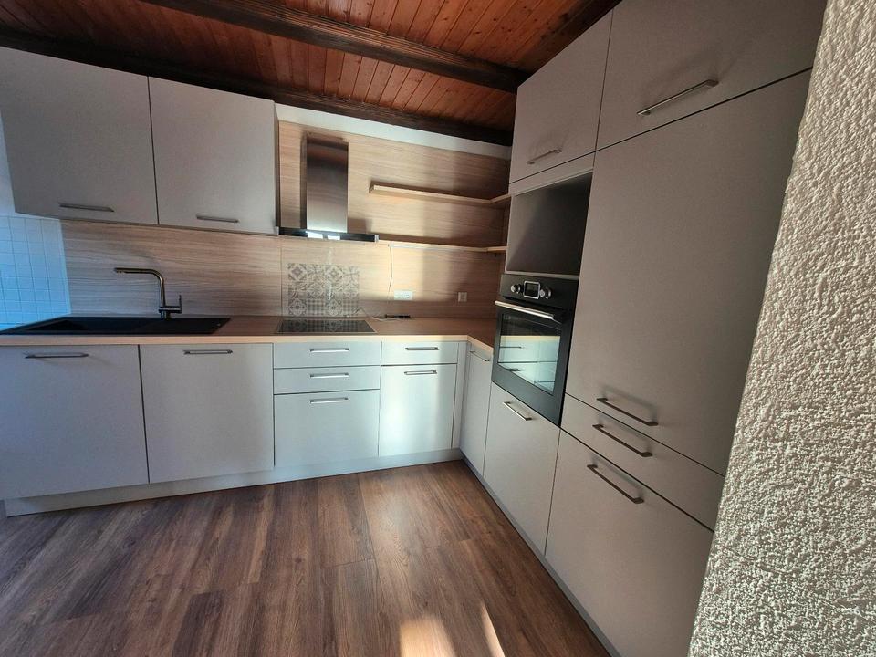 Thumbnail-2,5 Zimmer Wohnung im Zweifamilienhaus mit Balkon und Einbauküche