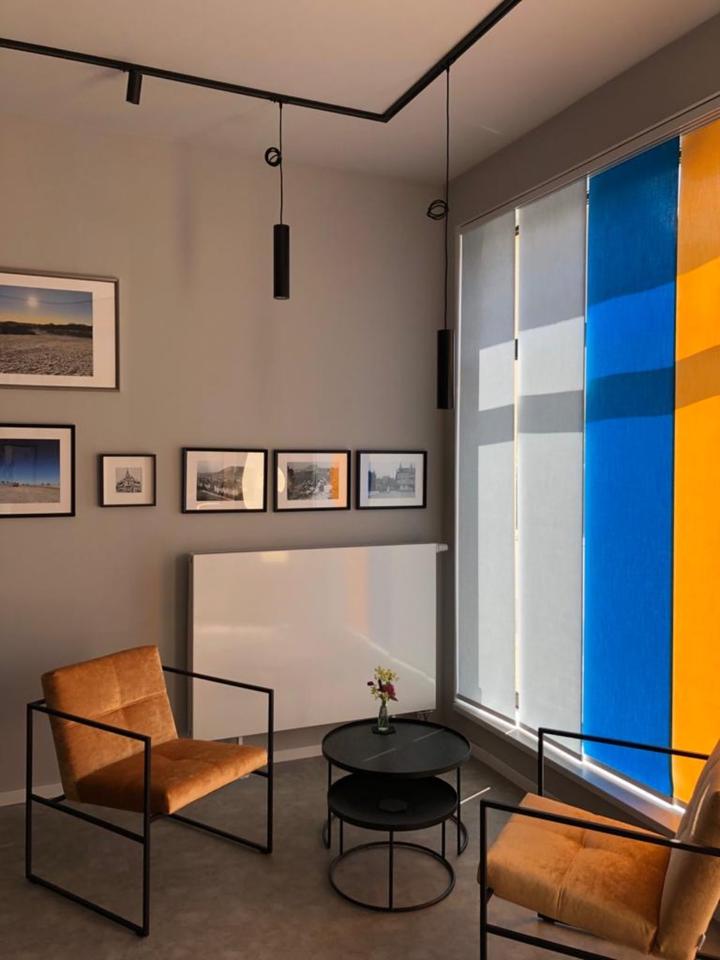 Thumbnail-Moderner Arbeitsplatz in kleinem Gemeinschaftsbüro