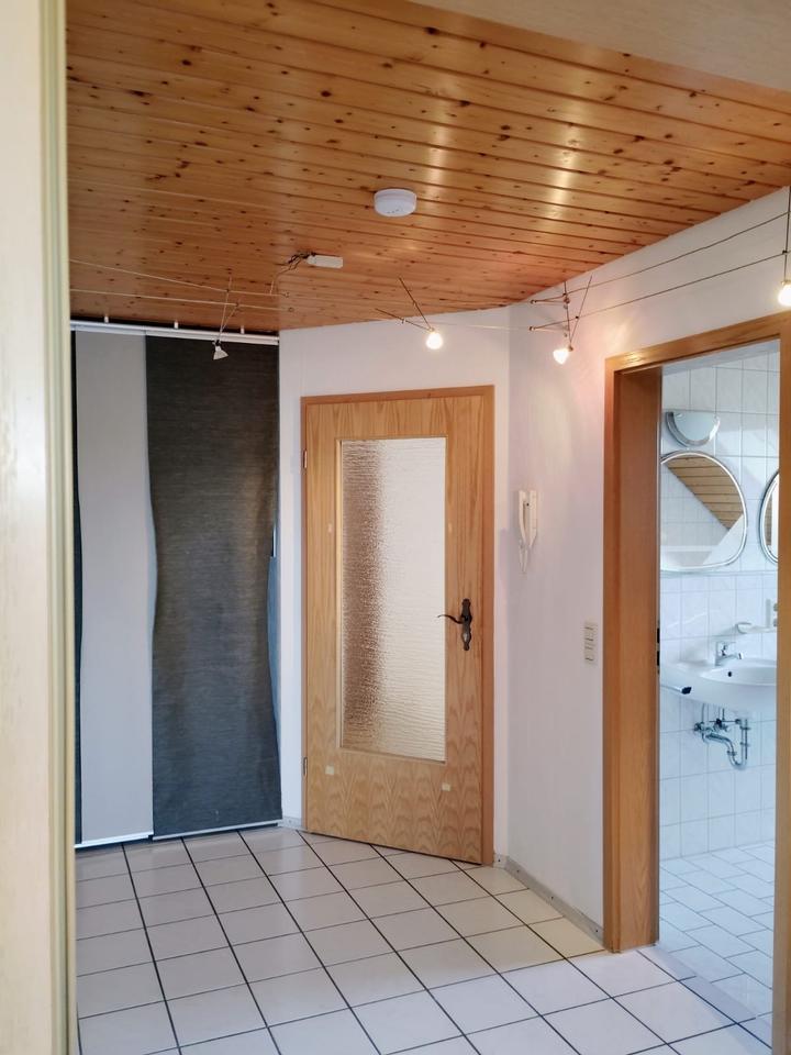 Thumbnail-Stilvolle, neuwertige 3-Zimmer-DG-Wohnung mit Balkon und Einbaukü