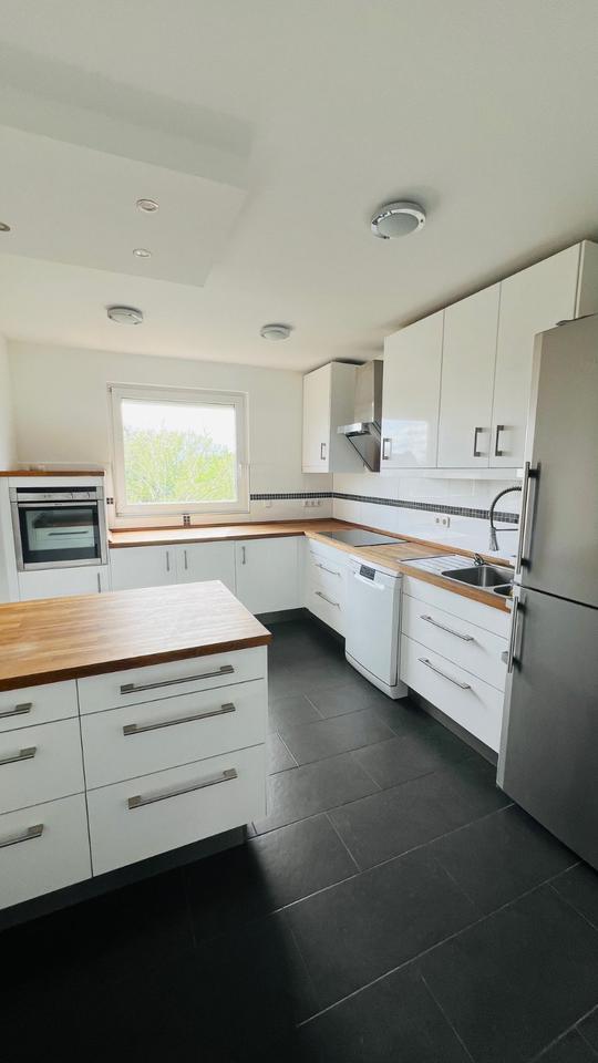 Thumbnail-2-Zimmer Dachgeschosswohnung mit Einbauküche im Duisburger Süden