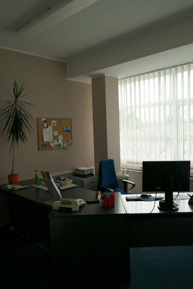 Thumbnail-Onlinehändler aufgepaßt! Großes Büro und Lagerflächen für Ihr Gewerbe! 5 Minuten von der A 9 entfernt.