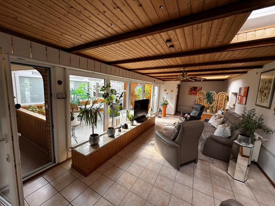 Thumbnail-Großzügiger Bungalow mit Wintergarten, Garten & zusätzlicher Nutz