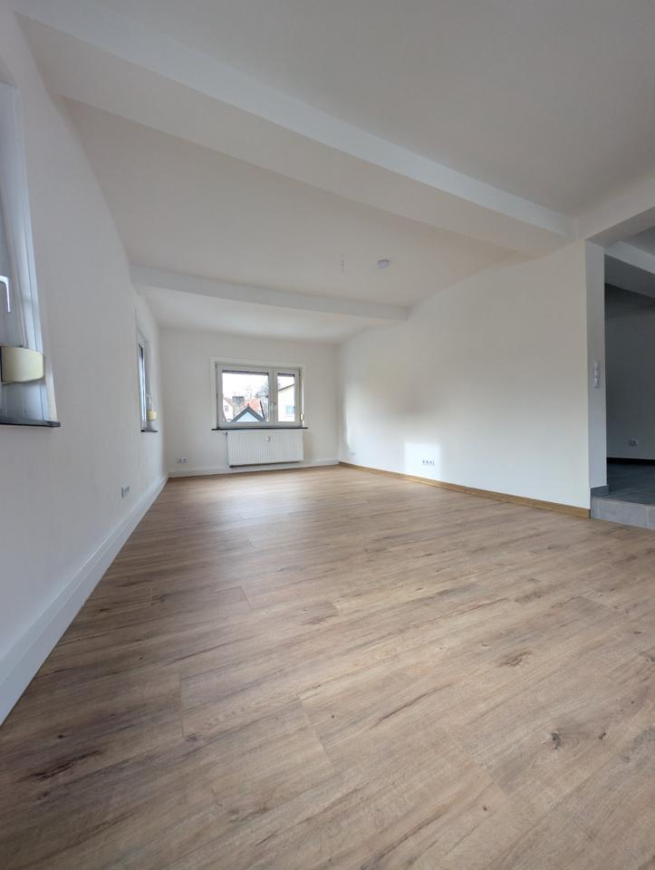 Thumbnail-Neu sanierte, helle 2,5-Zimmer Wohnung in Rosbach vor der Höhe