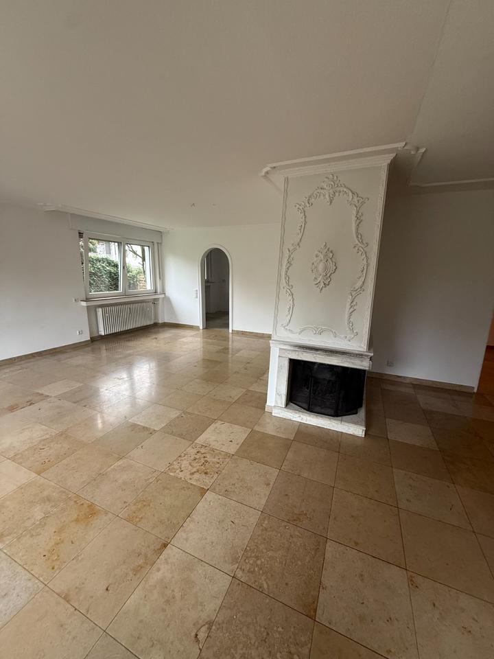 Thumbnail-Helle 3-Zimmer-Erdgeschosswohnung mit Kamin und großen Garten