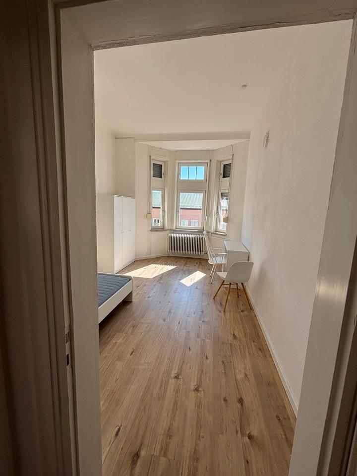 Thumbnail-Möbliertes Zimmer in 8er-WG in zentrale Lage