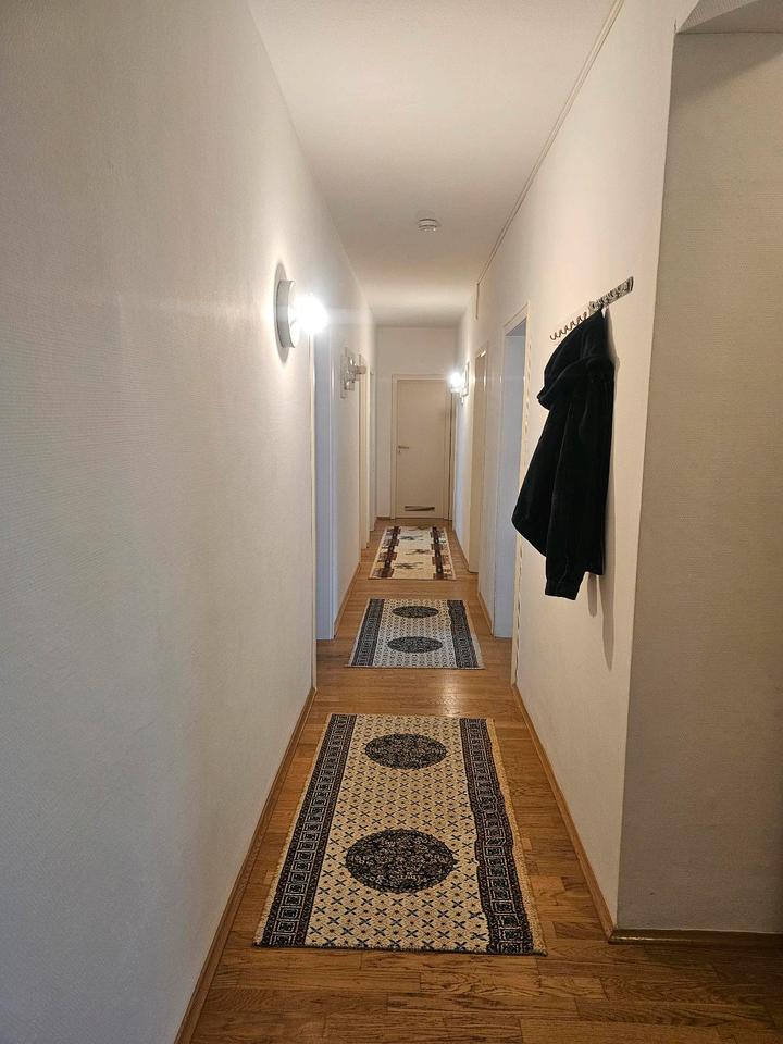 Thumbnail-Großzügige 6-Zimmer Wohnung im 2. OG in Solingen Mitte