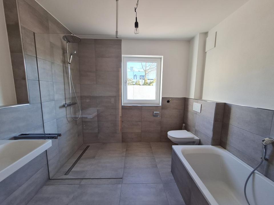 Thumbnail-Regensburg 3-Zi.-Whg. EBK Balkon Tageslicht-Bad, Aufzug A+ kfw 55