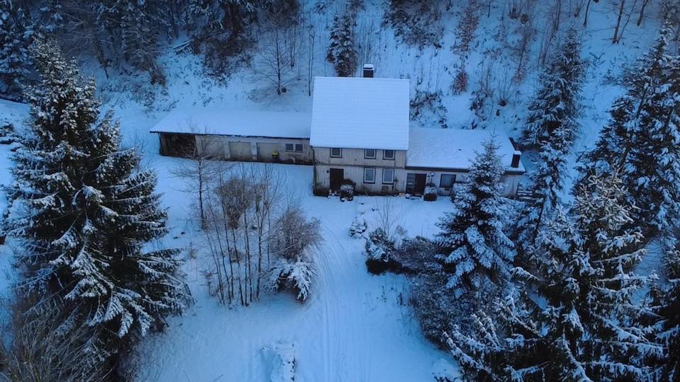 Thumbnail-Idyllisch gelegenes Einfamilienhaus mit Anbau