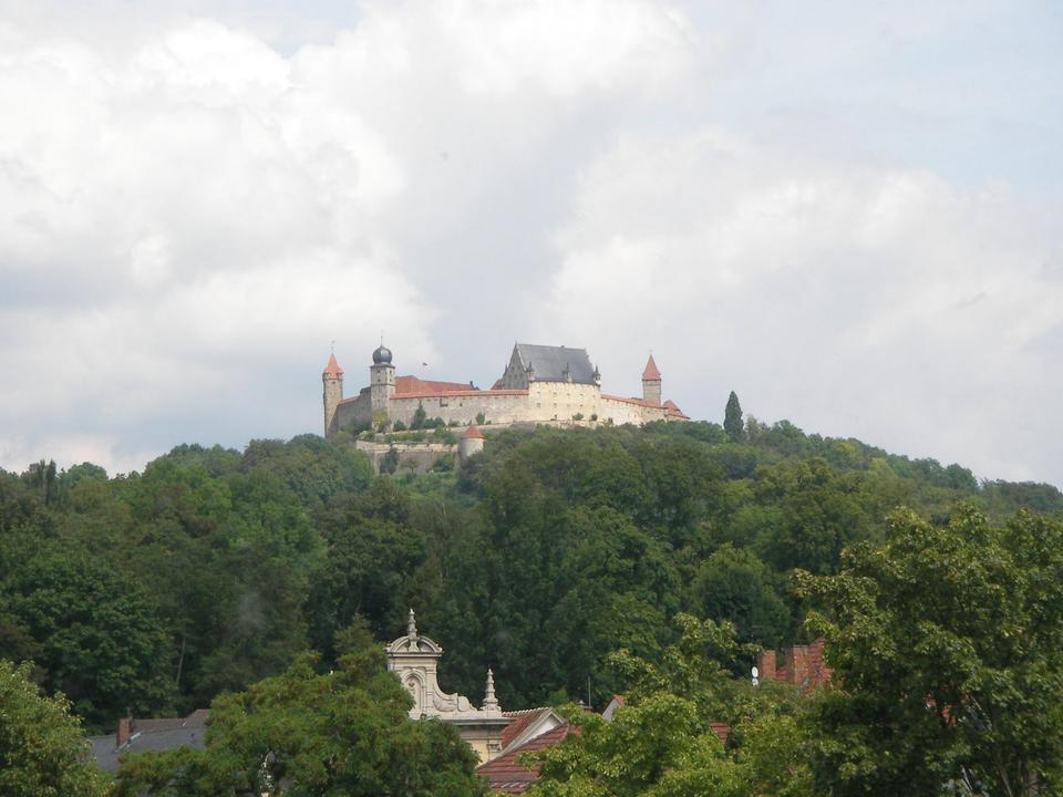 Thumbnail-2-Zimmer Maisonette - Wohnung im 5. OG in Coburg Zentrum