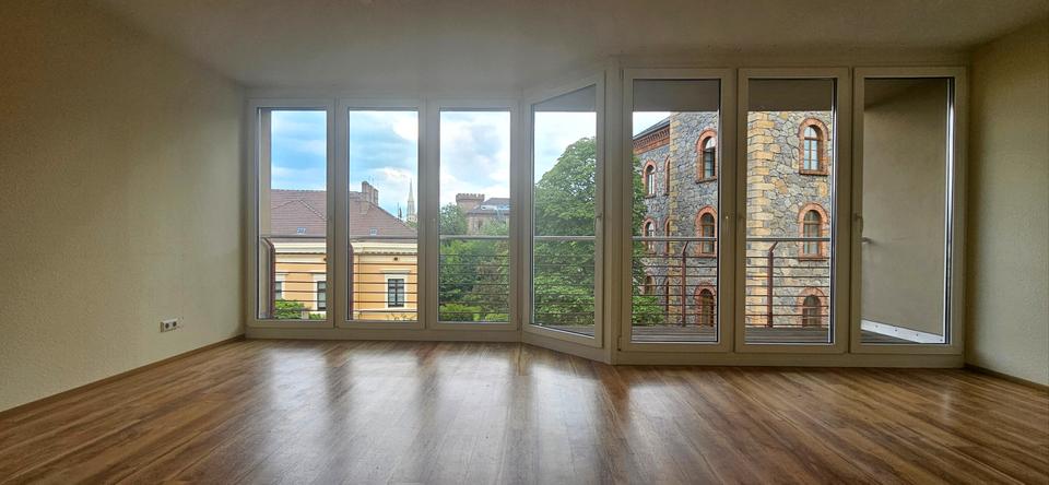 Thumbnail-In Renovierung! Moderne und barrierefreie 3-Raum-Etagenwohnung mit 2 Balkonen in Mehrgenerationshaus!