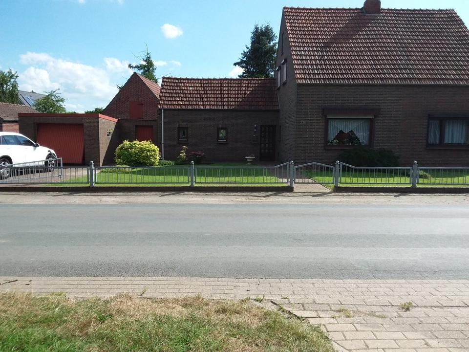 Thumbnail-DHH mit Ausbaupotenzial und großem sonnigen GrundstückBauland