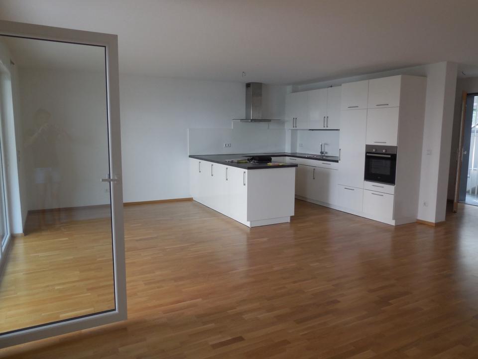 Thumbnail-Korb: Geräumige 4-Zimmer-Wohnung mit Einbauküche, Terrasse,Garten