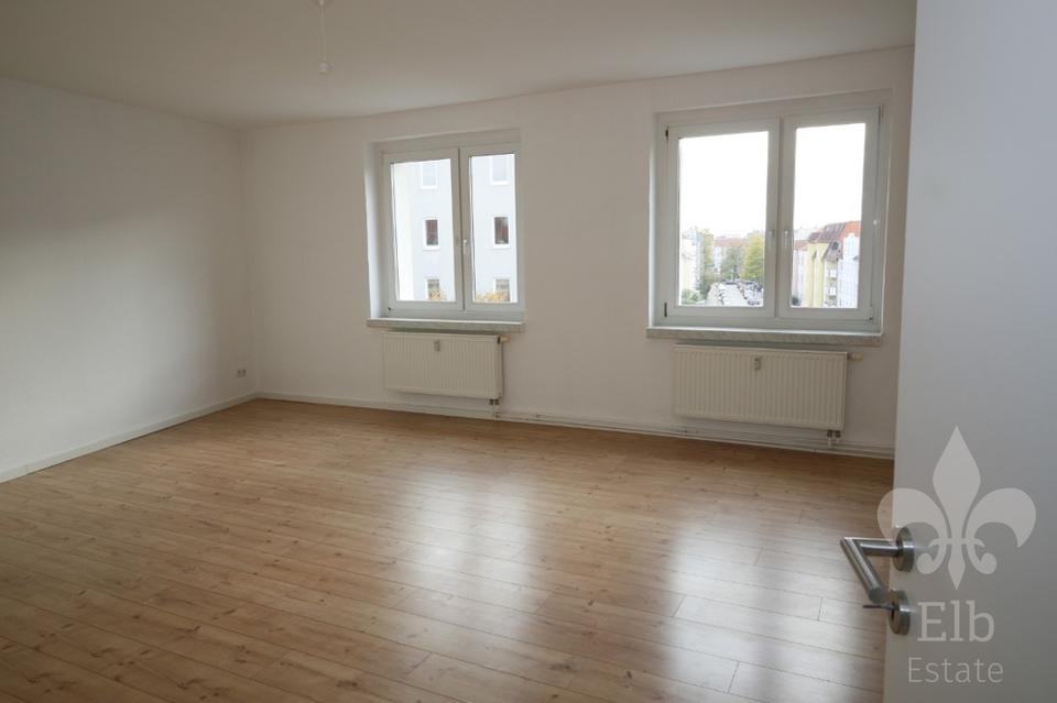 Thumbnail-Tolle Aussicht vom Balkon - praktische 3 Raum Wohnung in Stadtfeld-Ost ist ab sofort bezugsfrei