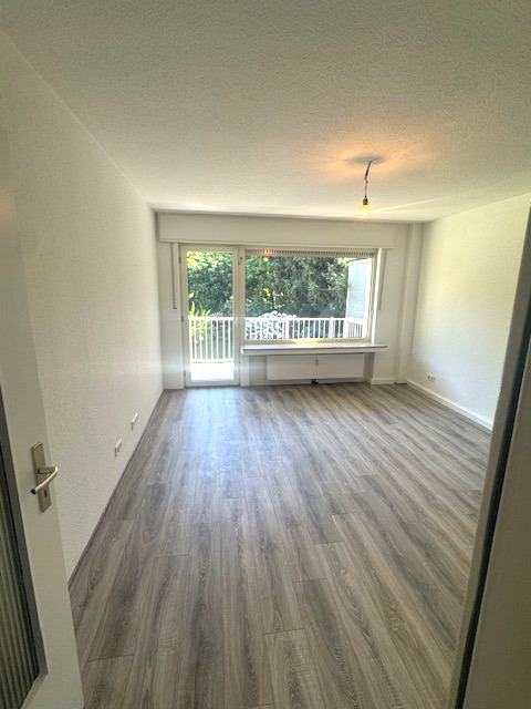 Thumbnail-Renovierte 2-Zimmer-EG-Wohnung mit Balkon!