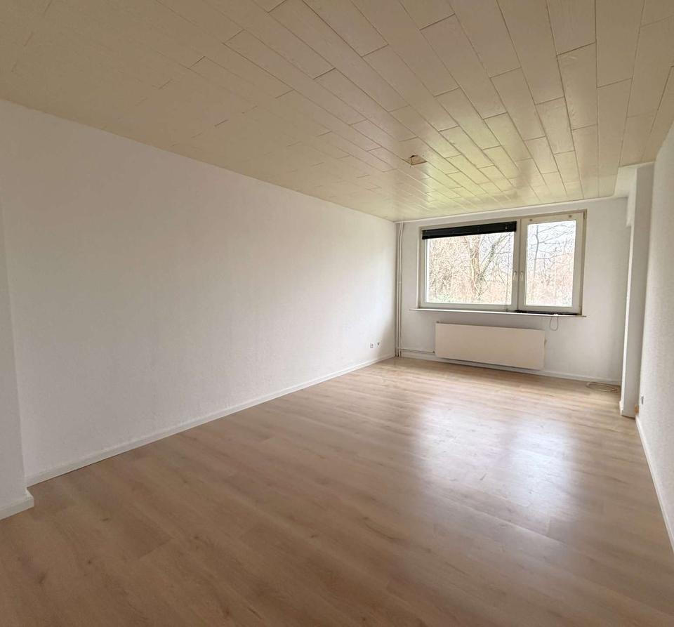 Thumbnail-Renovierte 2 Zimmer Wohnung mit Balkon - Jobcenter ab 2 Personen möglich