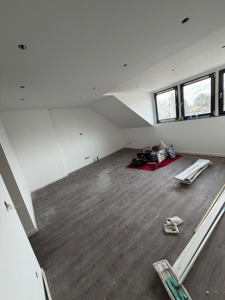 Thumbnail-Kernsanierte 3-Zimmer Dachgeschosswohnung in Oberhausen-Schlad