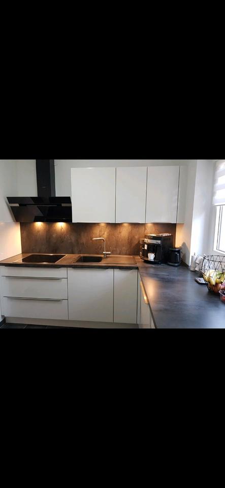 Thumbnail-Top renovierte 2,5 Zimmer Wohnung + KFZ Stellplatz + Einbauküche
