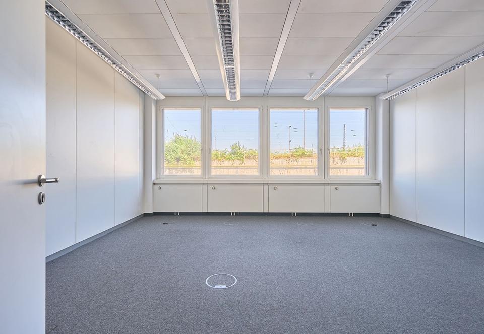 Thumbnail-Renoviertes Büro mit Teeküche & flexibler Raumaufteilung – Durchstarten in Oberhausen