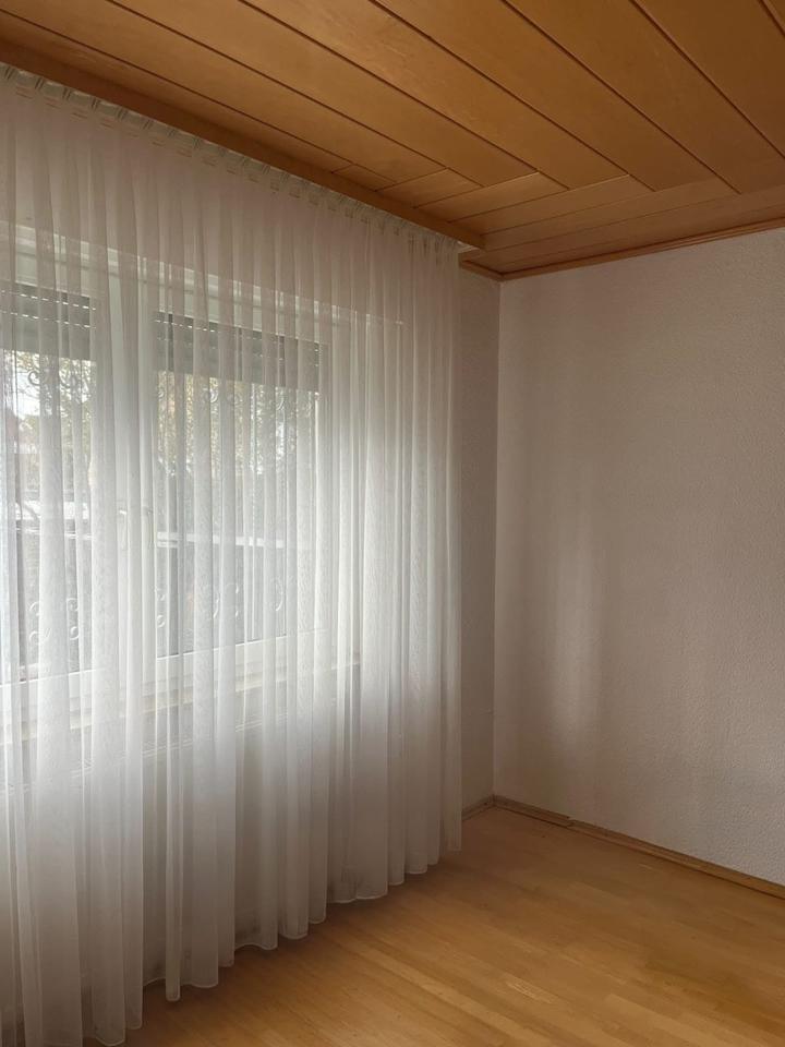 Thumbnail-Schöne 3-Zimmer-Wohnung mit zusätzlichen 2 Räumen in ruhiger Lage