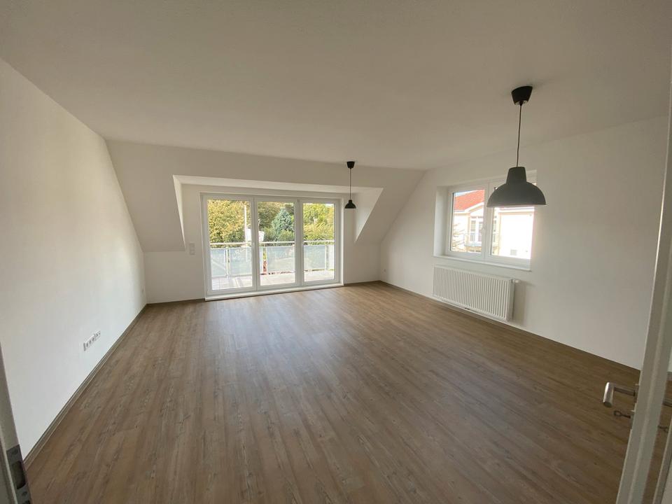 Thumbnail-Moderne 2,5 Zimmer Wohnung mit Küche, Balkon und PKW Stellplatz