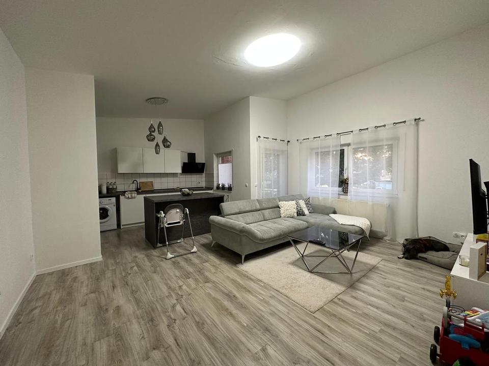 Thumbnail-4-Zimmer-Wohnung im 1. OG mit Balkon