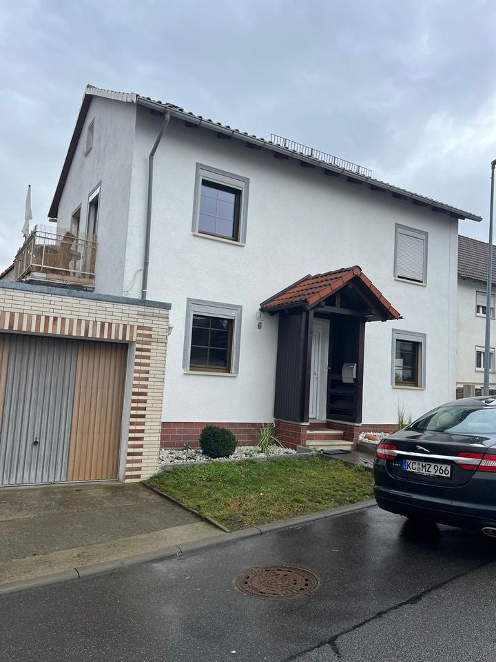 Thumbnail-Charmantes Einfamilienhaus mit Kachelofen, Balkon, Garten &Garage