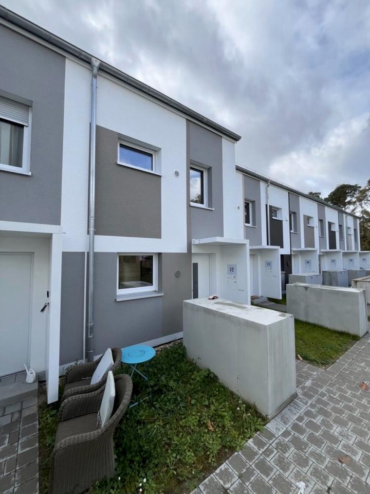 Thumbnail-Elegantes 5,5-Zimmer-Reihenhaus mit 2 Tiefgaragen & Südterrasse