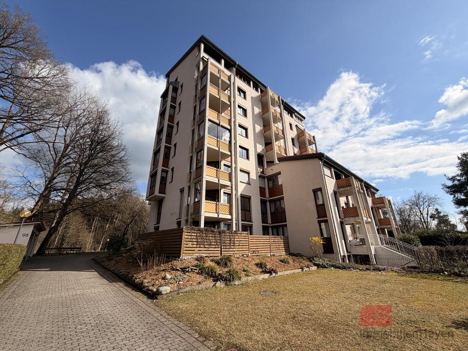 Thumbnail-3-Zimmer-Wohnung mit Balkon und Tiefgaragen-Stellplatz